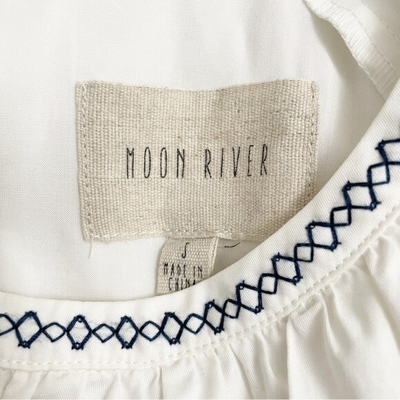 Moon River Embroidered Eyelet Scalloped Hem Boho Top White & Blue Size Small - Picture 9 of 12